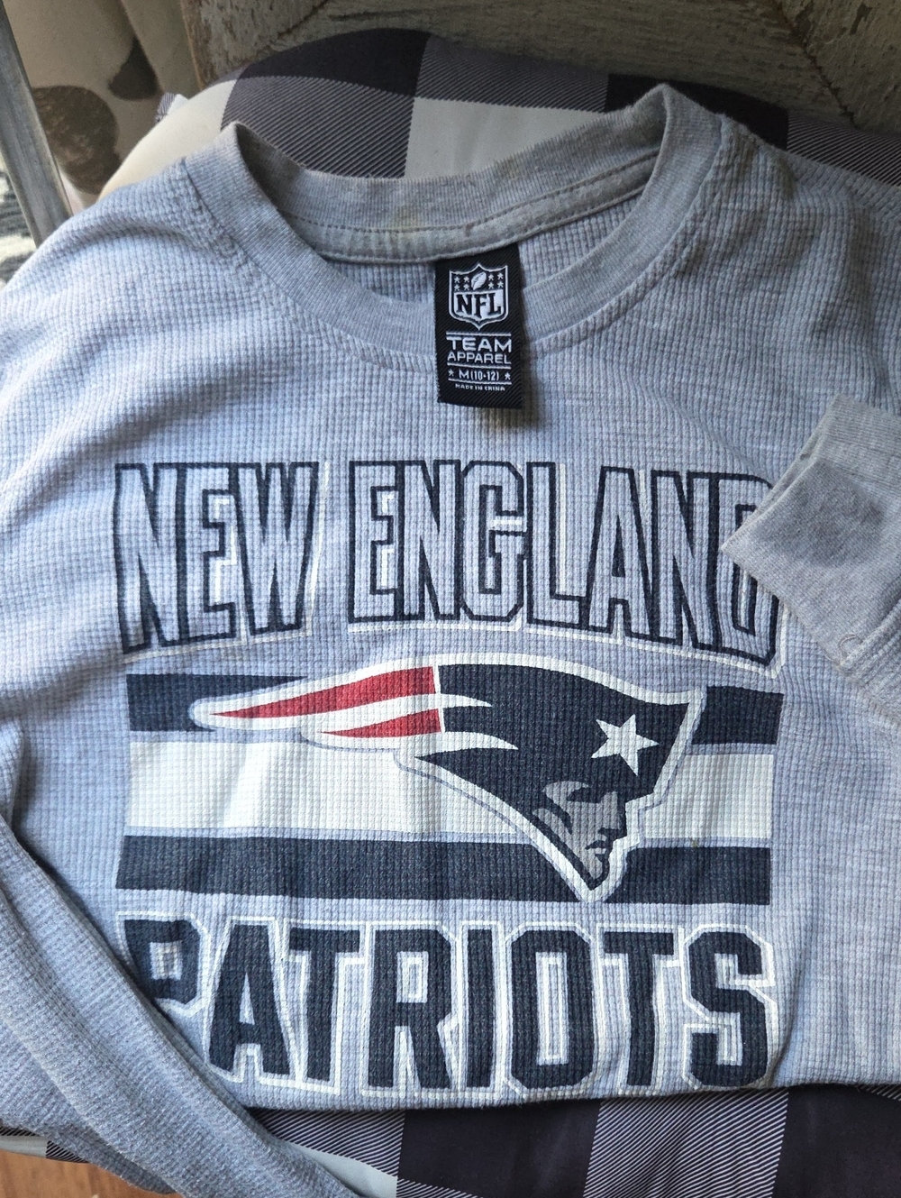 NFL New England Patriots Gray Long-Sleeve Tee with Team Logo